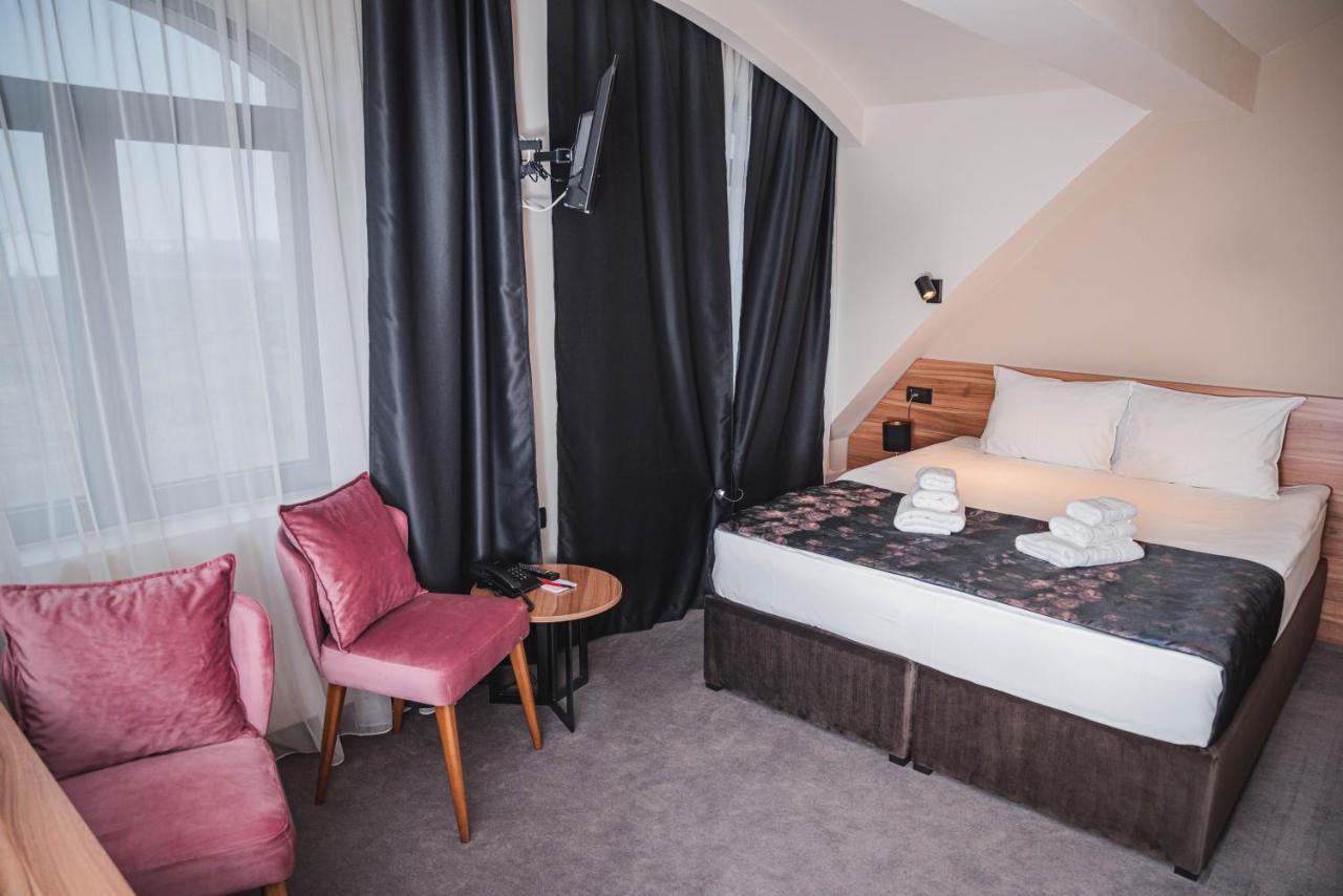 Ni Hotel Aloha מראה חיצוני תמונה