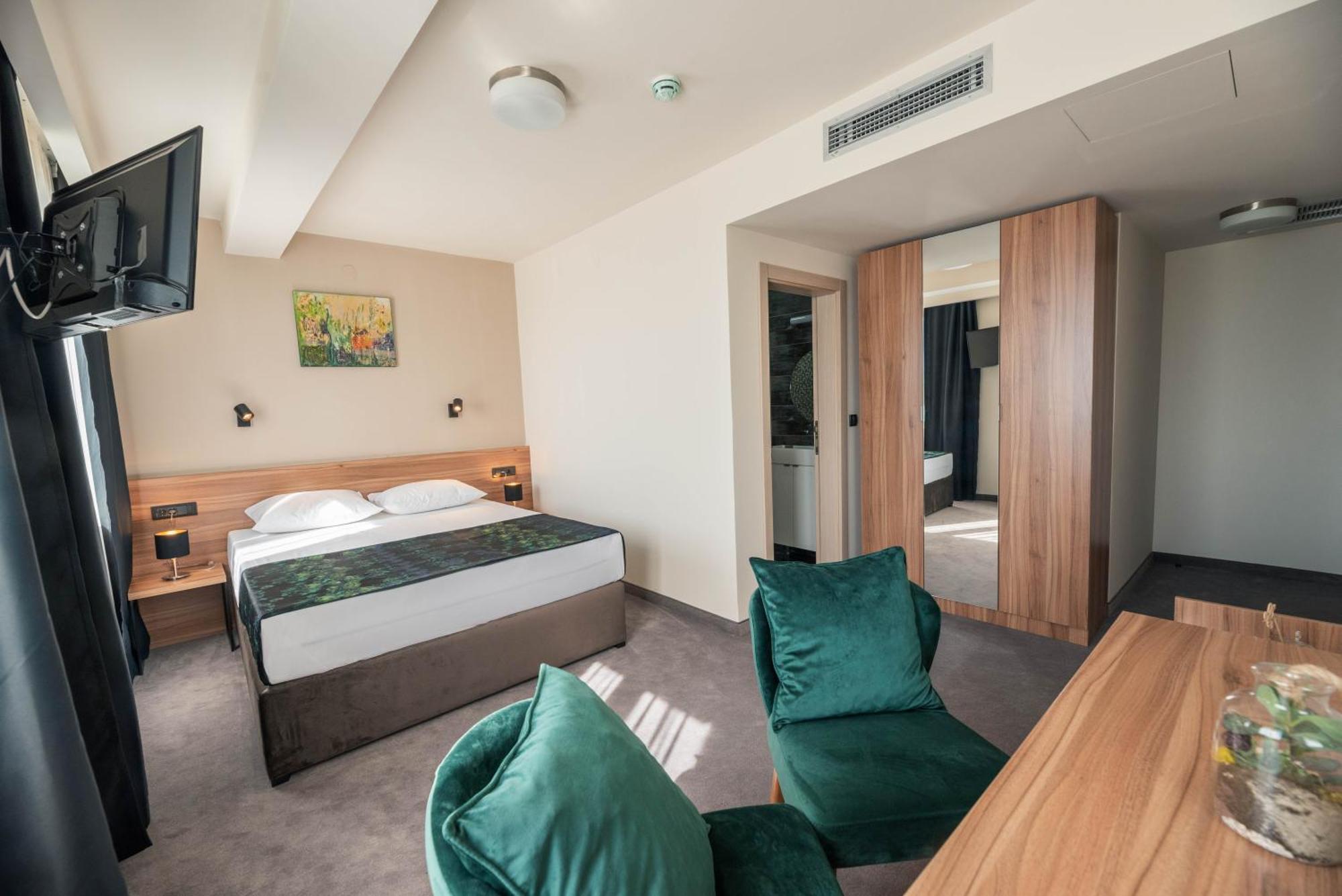 Ni Hotel Aloha מראה חיצוני תמונה