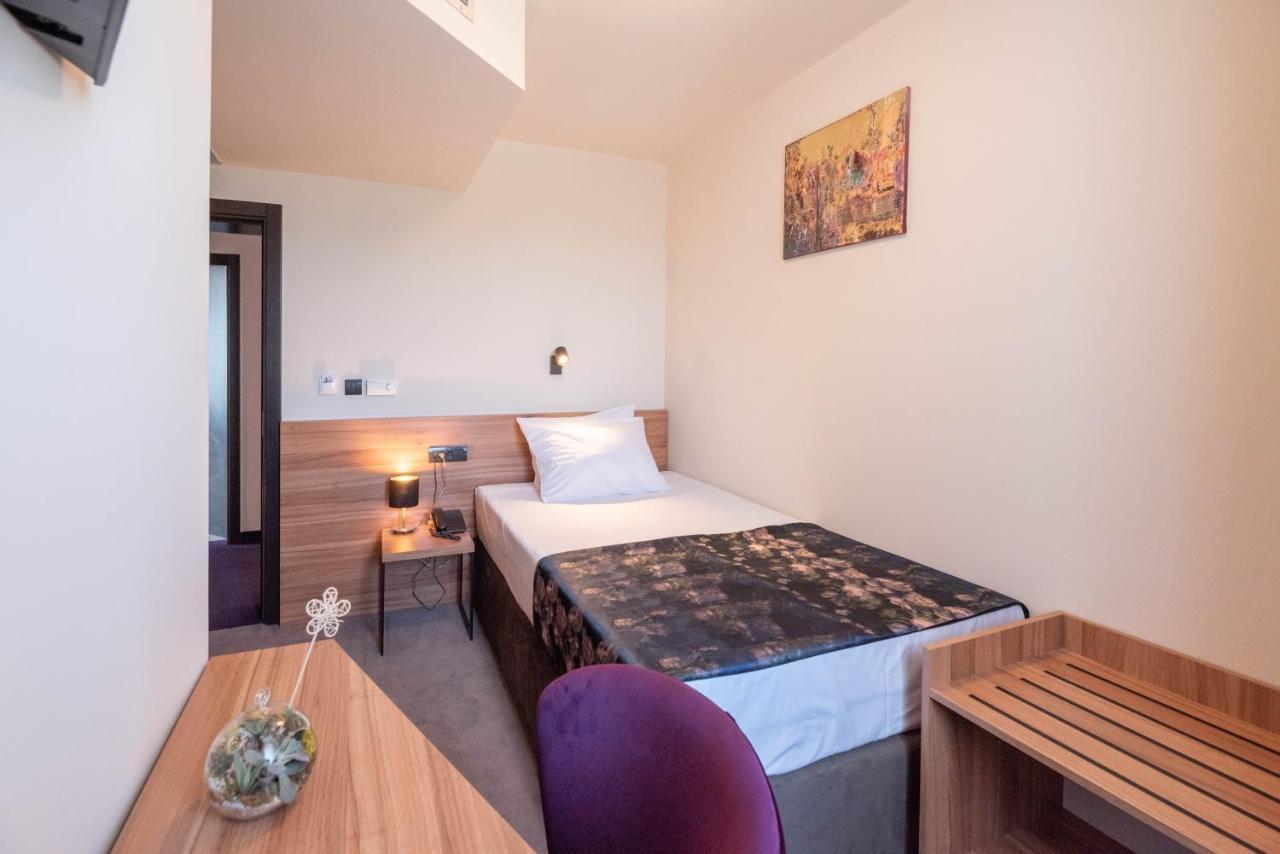 Ni Hotel Aloha מראה חיצוני תמונה